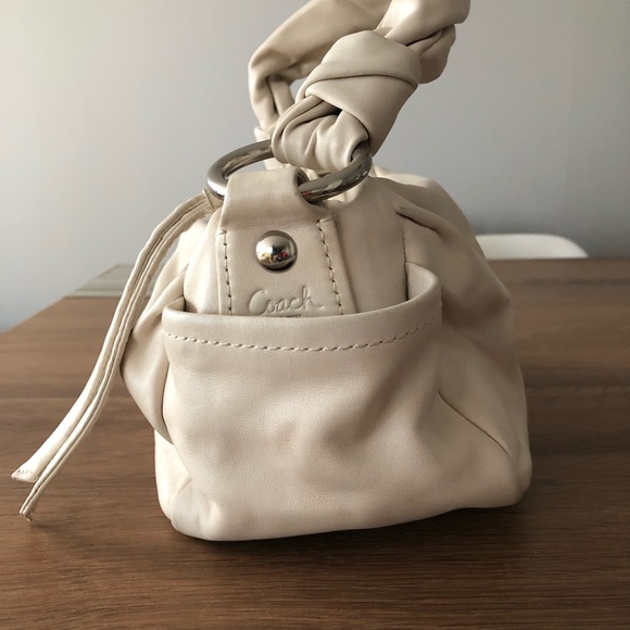 Coach leather handbag - like new - Picture 3 of 4